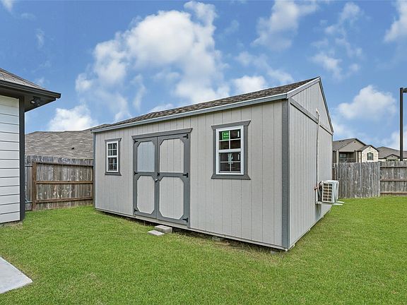 3rd image of 100 Colbys Way