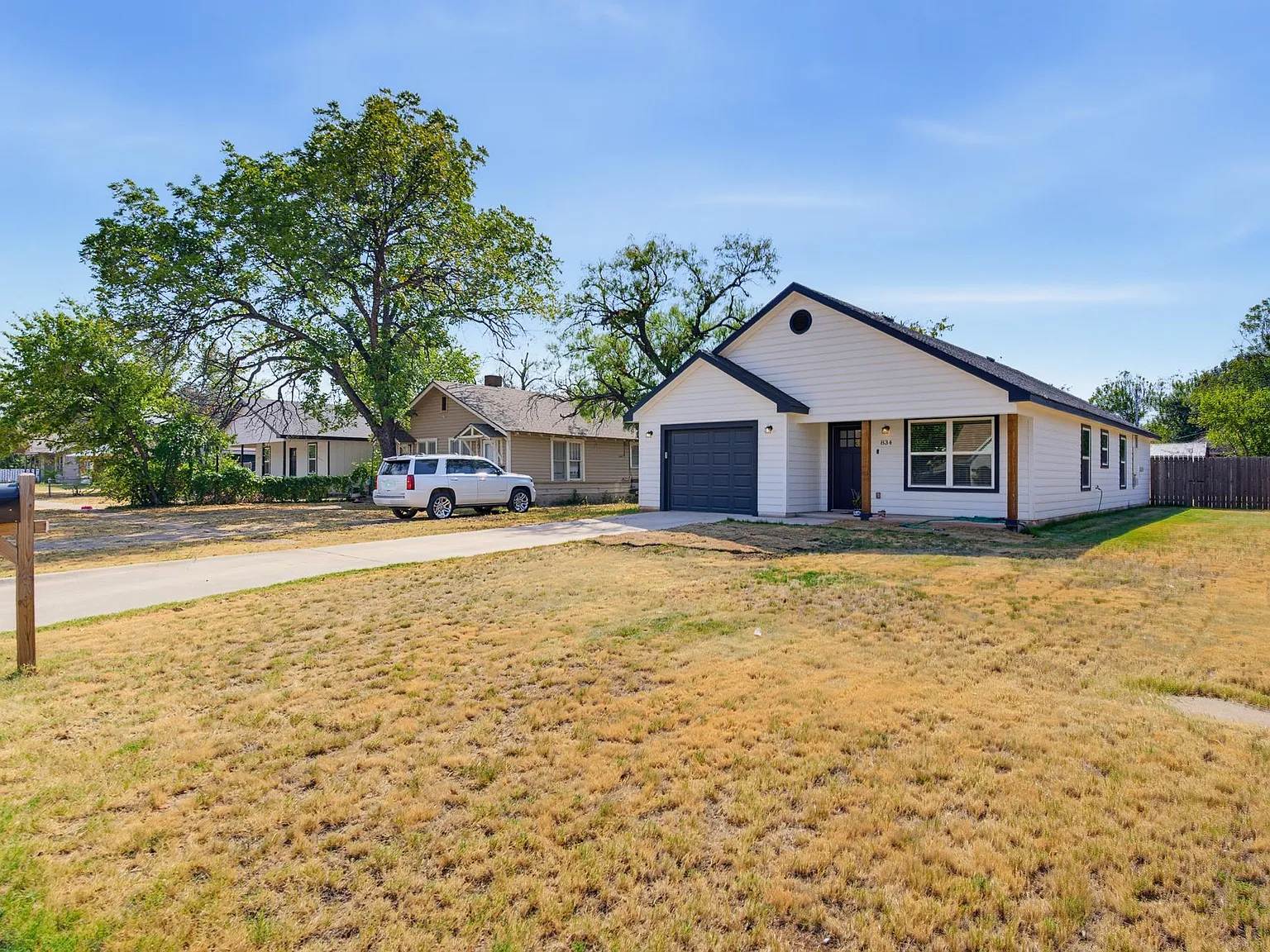 3 bed, 1324 sqft, $2,500 — Photo 3