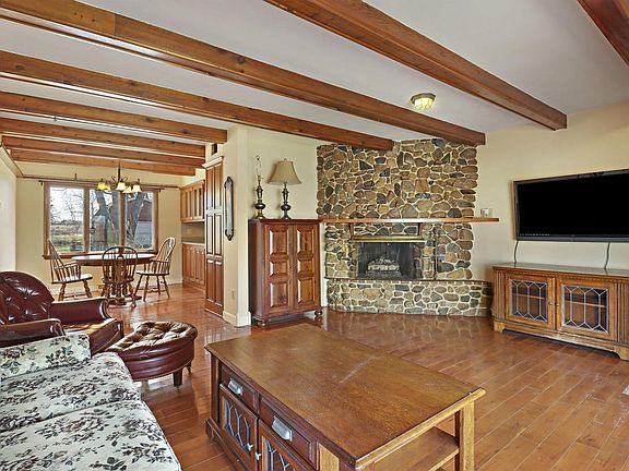 4th image of 1735 Willow ROAD