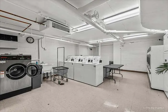 30 E Elm St #3D — Photo 17
