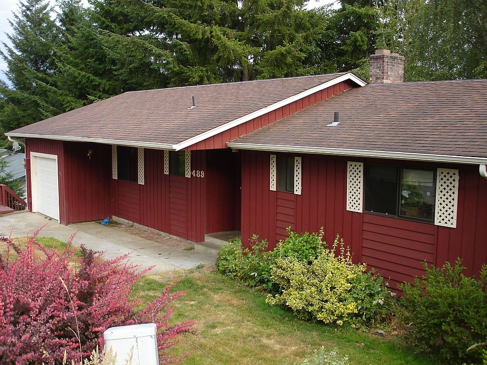 Large home in hilltop neighborhood