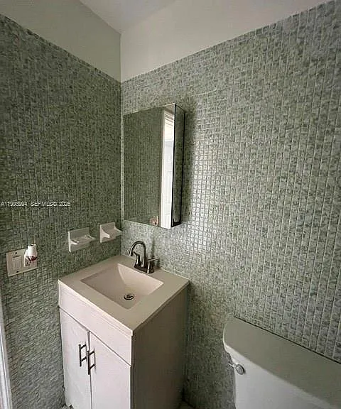 1151 W 28th St #9 — Photo 13