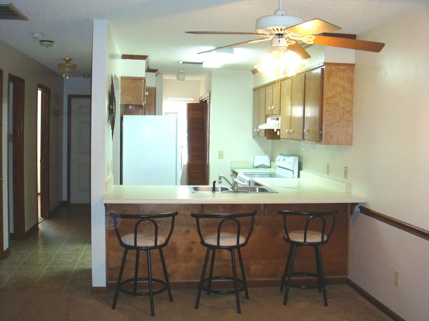 2 Bedroom, 2 Bath Condo — Photo 2
