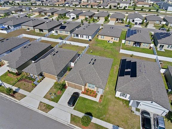 5th image of 464 Eaglecrest Dr