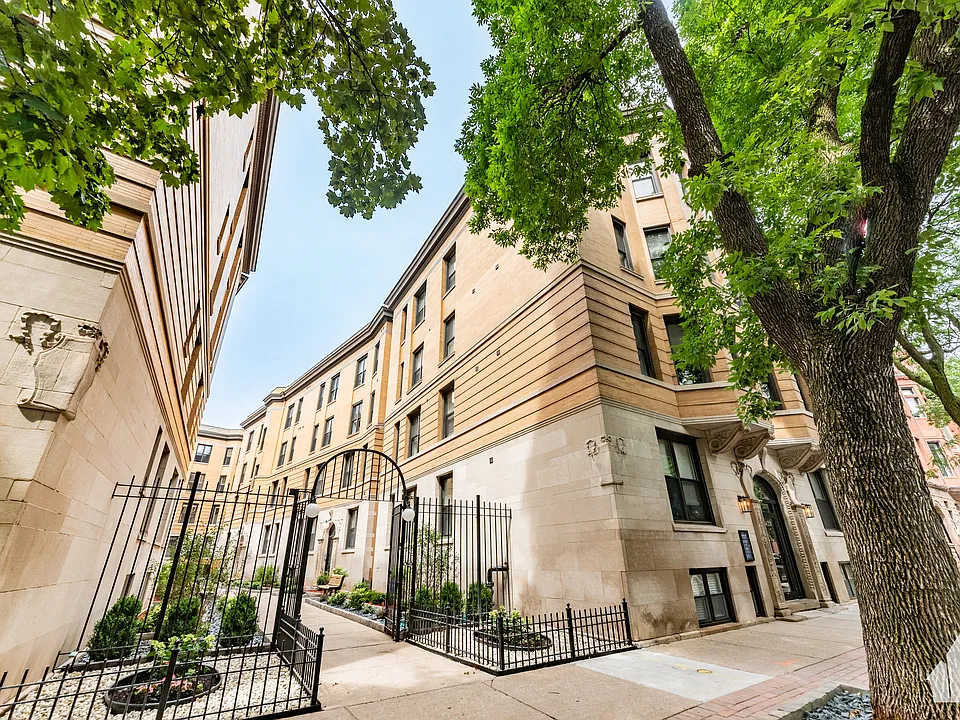 434 W Belden Ave #2