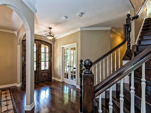 5th image of 130 Greentree Dr
