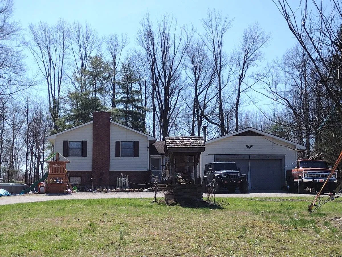 10087 W 300 S photo 1