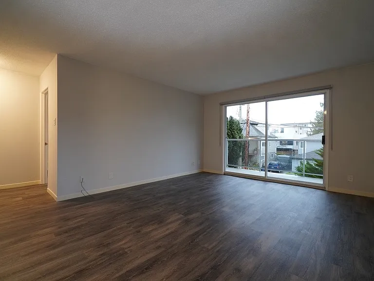 625 Constance Ave — Photo 2