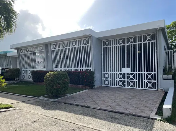 Calle 206 Country Clb, Carolina, PR 00982