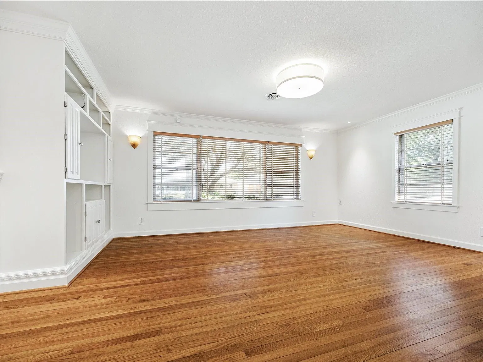 3 bed, 2.0 bath, 1493 sqft, $3,450 — Photo 4