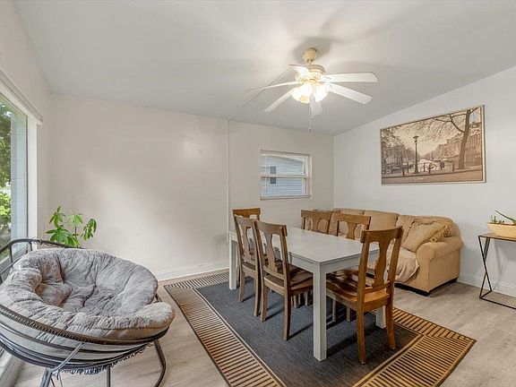 5th image of 413 Essex Dr
