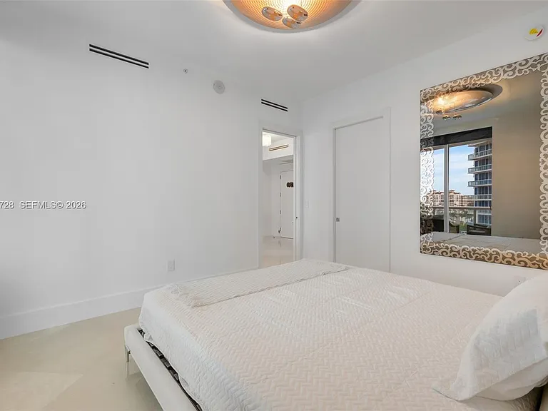 50 S Pointe Dr #903 — Photo 24
