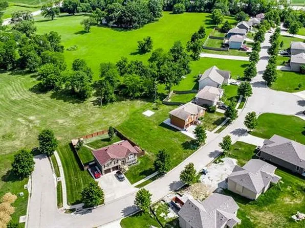 1824 N 92nd Ter, Kansas City, KS 66112