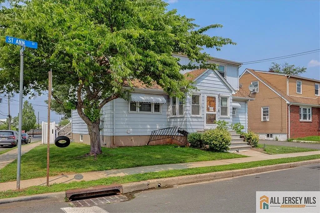 2 bed, 1.0 bath, 1910 sqft, $1,900 — Photo 4