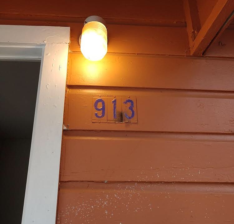 1st image of 913 Mimosa St