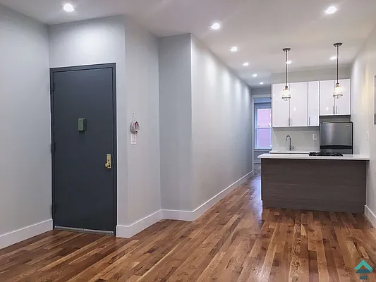 Rented by EXR | media 7