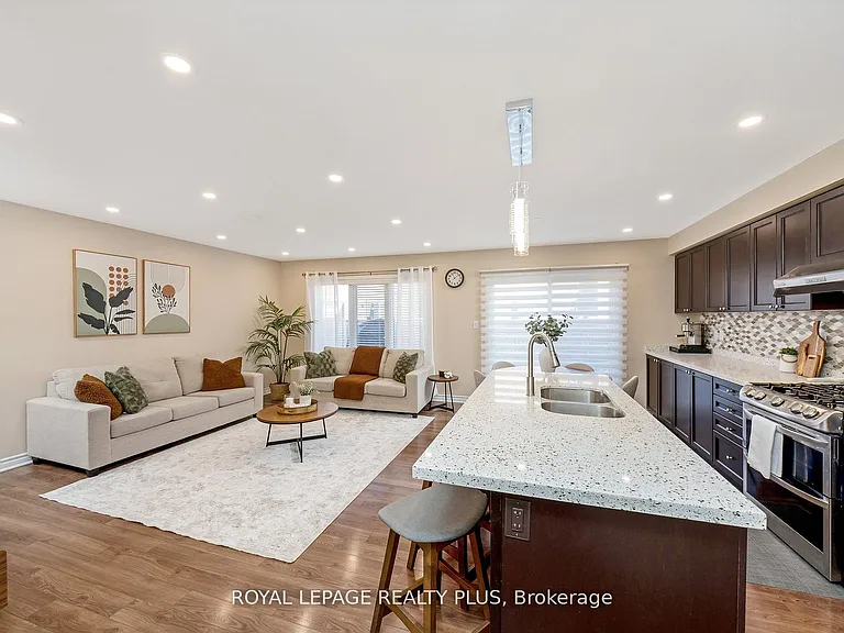 1542 Gainer Cres — Photo 16