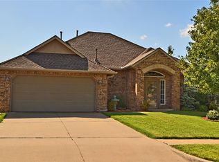 1905 Mead Ln, Moore, OK 73170