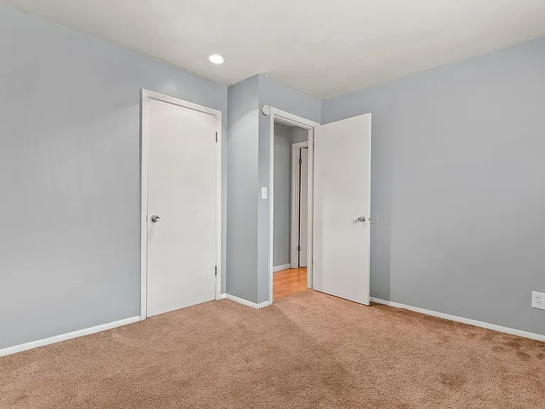2271-2277 E Laurel St — Photo 14