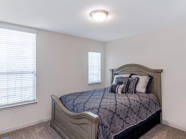 917 Rosewood St — Photo 11