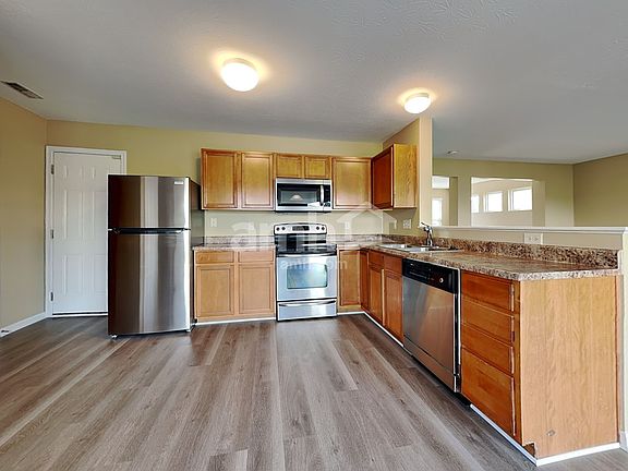 3rd image of 5887 Hayden Dr