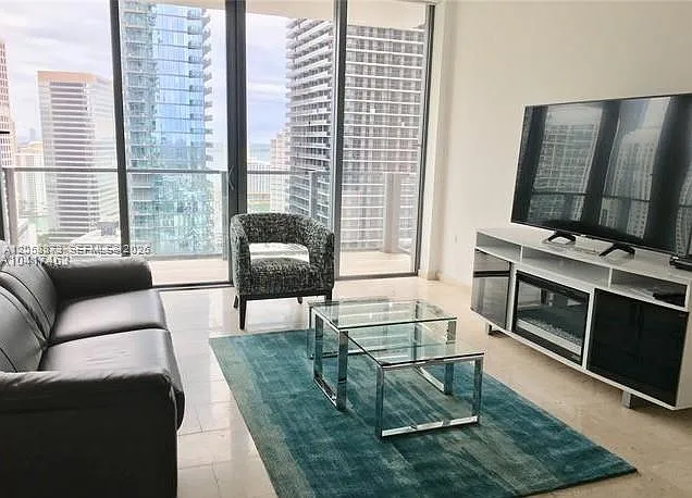 Rise Condo — Photo 2