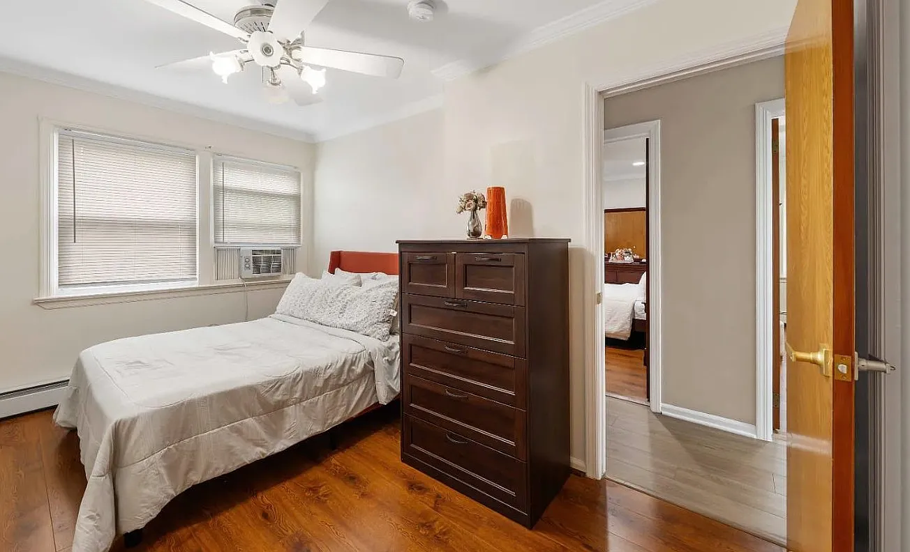 4 bed, 1700 sqft, $3,950 — Photo 2