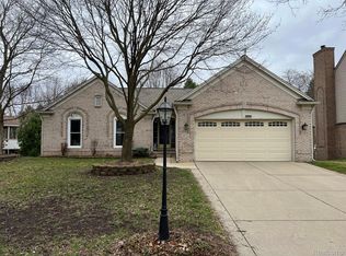 2681 Aubrey Dr, Lake Orion, MI 48360