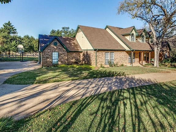 2nd image of 1435 Melody Ln