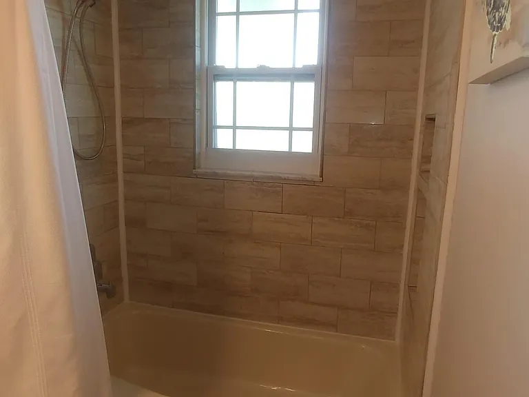Upgraded tub surround 2021