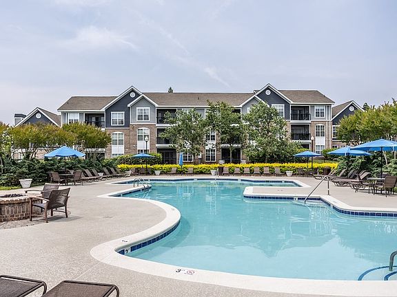 Resort-style Swimming Pool and Sundeck