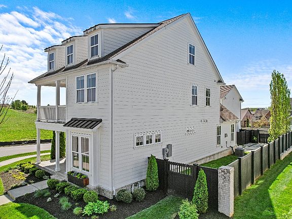 3rd image of 3201 Vinemont Dr