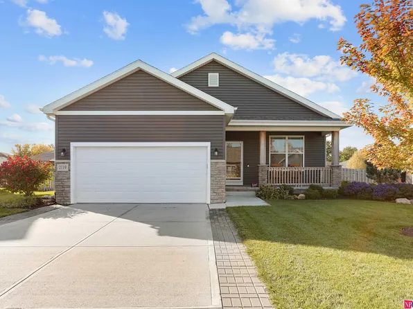 2119 Skyhawk Ave, Papillion, NE 68133