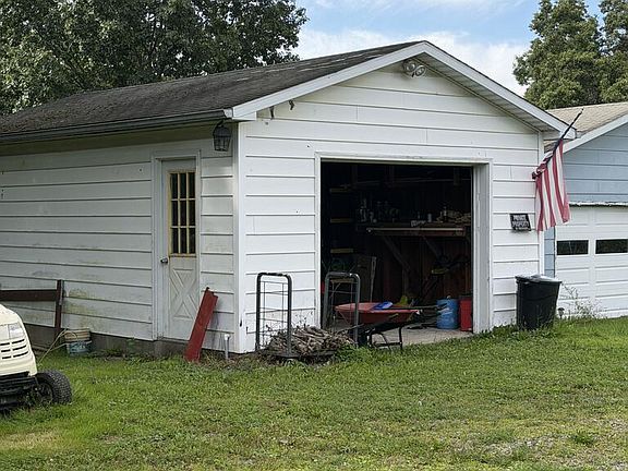 2nd image of 333 Oak Rd