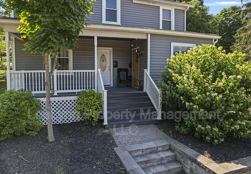 3 bed, 1.5 bath, 1000 sqft, $1,550 — Photo 2