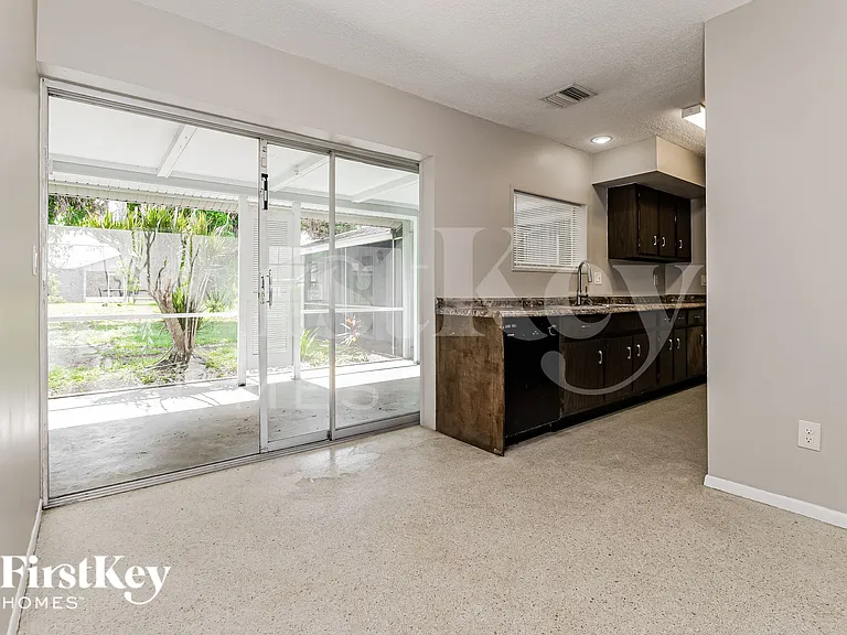 687 SW Heather St — Photo 6