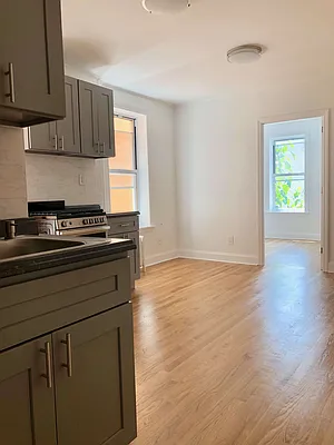 Rented by Warren T Real Estate Corp. | media 28