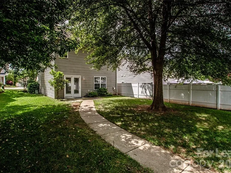 11133 Aprilia Ln — Photo 25