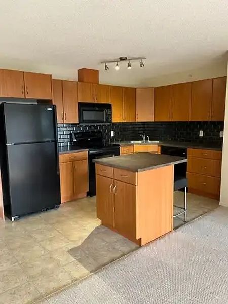 Edmonton Apartment for rent - 2 Bedrooms — photo 4