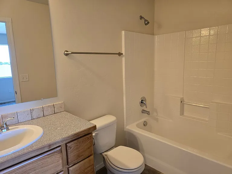 649 Clinton Dr — Photo 13