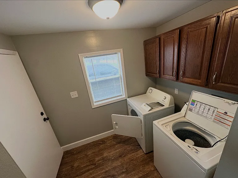 498 S Curtis Ave #1 — Photo 7