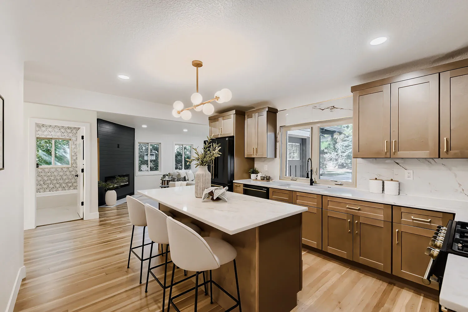 5 bed, 3580 sqft, $8,250 — Photo 3
