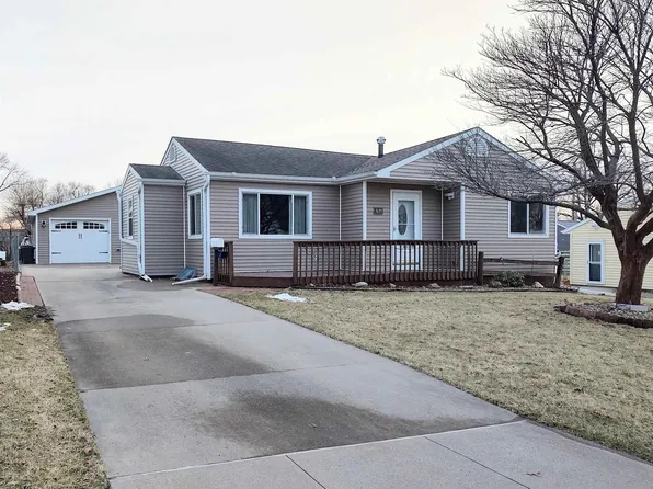 1605 Elder Dr, Marshalltown, IA 50158