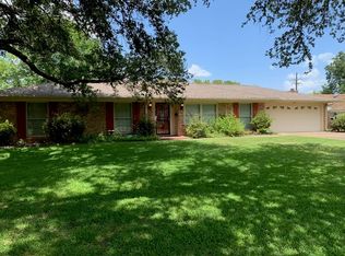 704 Alta Vista Dr, Greenwood, MS 38930