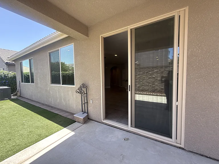 1413 Johnson Ln — Photo 9