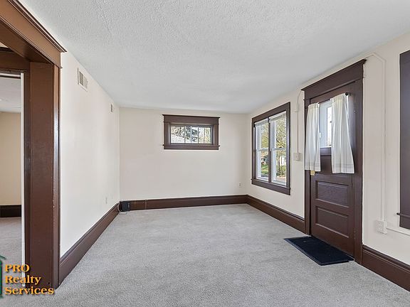 4th image of 1253 Farrington St