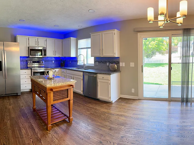 15328 Wirt St — Photo 5