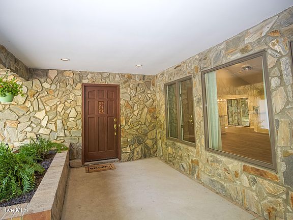 4th image of 750 Mimosa Drive