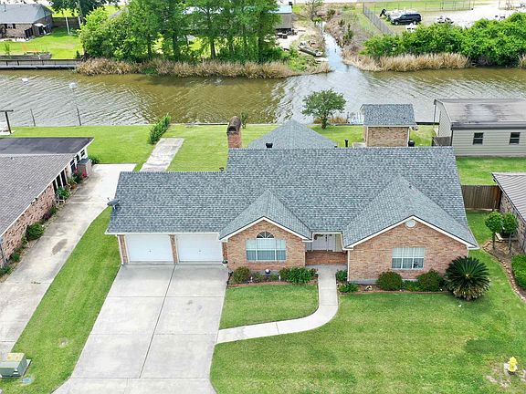 3rd image of 213 Presque Isle Dr