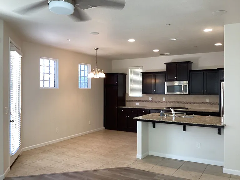 7009 N Harmony Dr — Photo 8